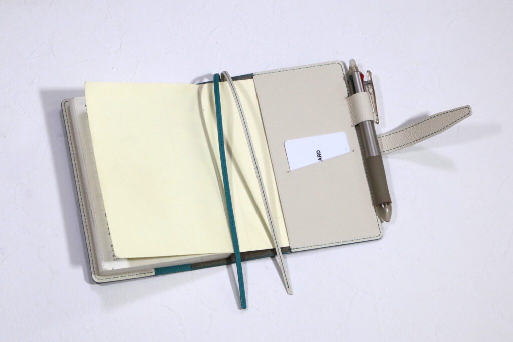 ピーコックブルーが映える A6(ほぼ日手帳オリジナル)サイズ手帳カバー T841